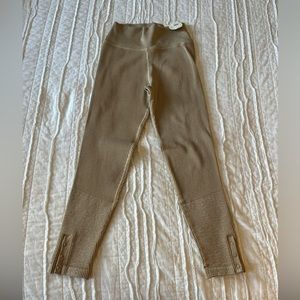 Woman’s aerie leggings size M